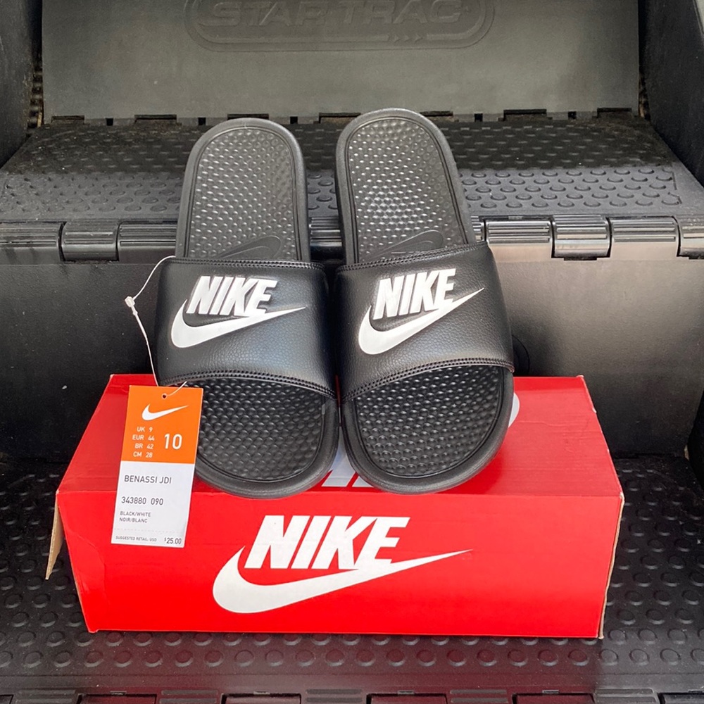 Nike Benassi Slides